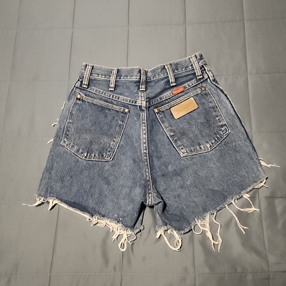 Wrangler  Destressed Shorts - Picture 2 of 5